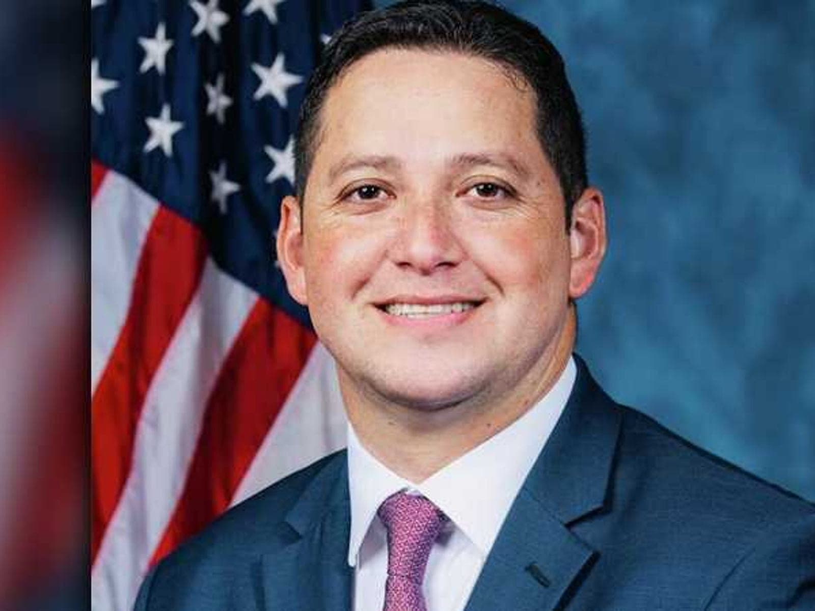 Republican claims he's being blackmailed by widower of former aide
