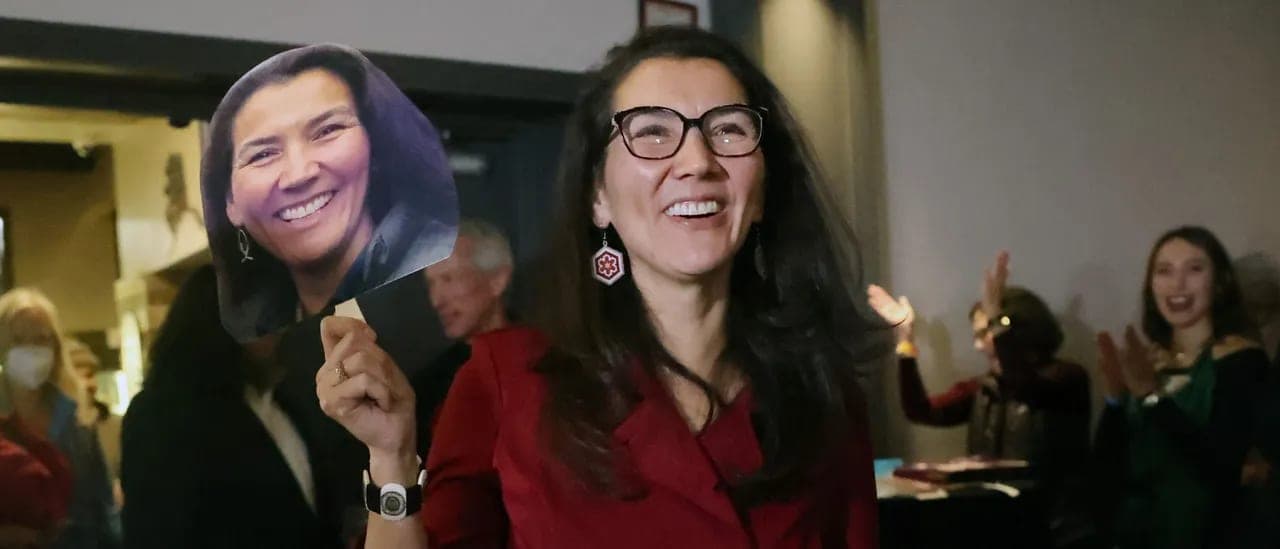 'F*ck Those B*tches': Establishment Knives Come Out For Two Democrat Candidates Who Talk Like Normal People