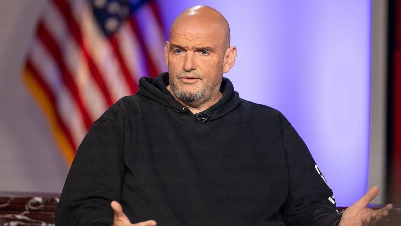 'Americans have died': Pennsylvania Sen. Fetterman urges Trump to fire Kristi Noem