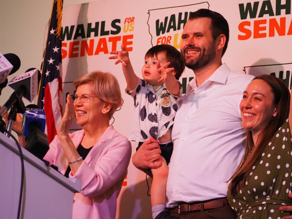 Sen. Elizabeth Warren rallies for Zach Wahls' Senate campaign in Des Moines