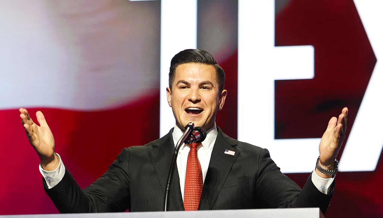 Eric Flores Challenges Vicente Gonzalez in Texas' 34th Congressional District