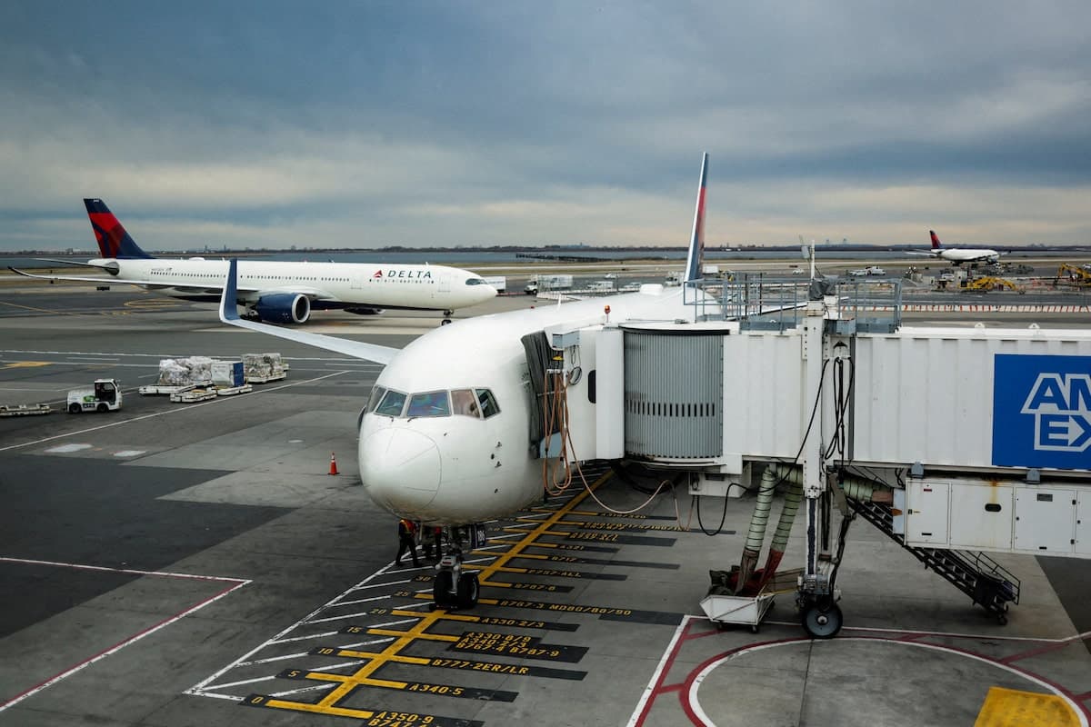 Delta suspends special treatment for Congress as shutdown sows chaos in airports - Reuters