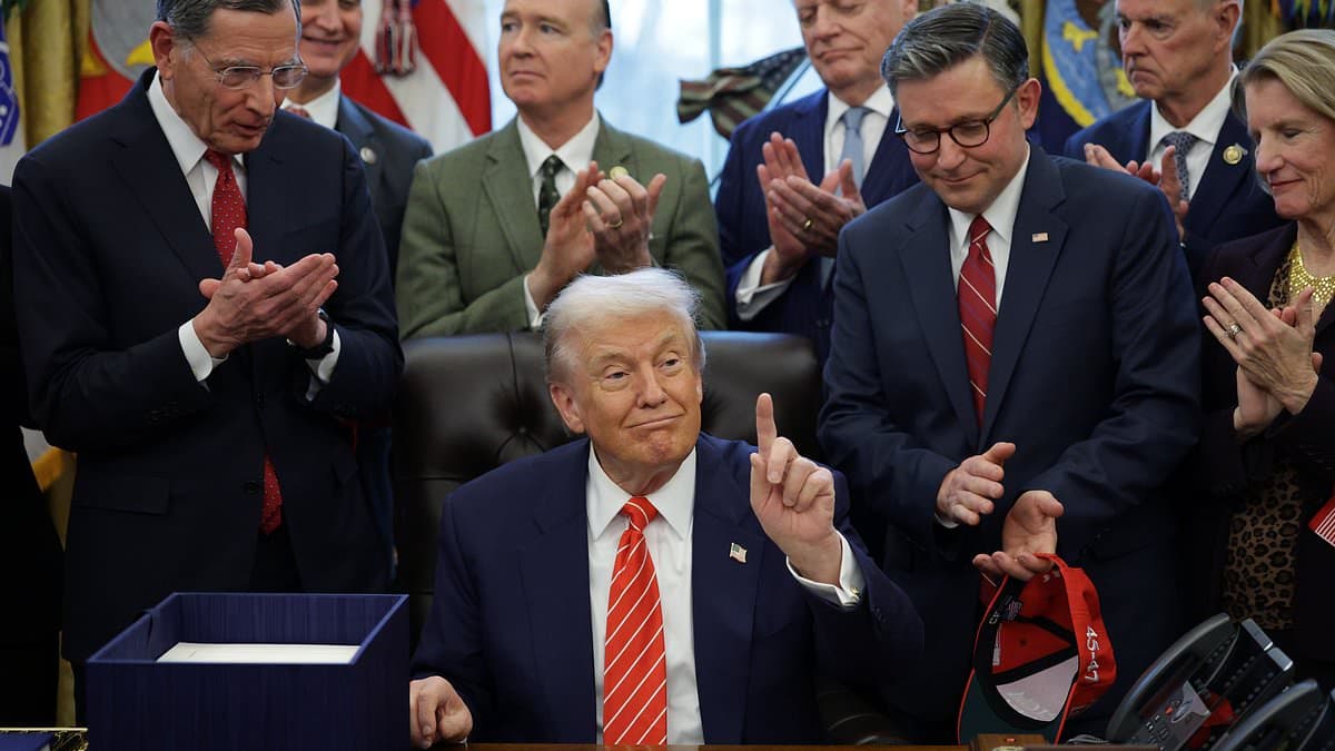 House heeds Trump demands and votes to end mini-shutdown