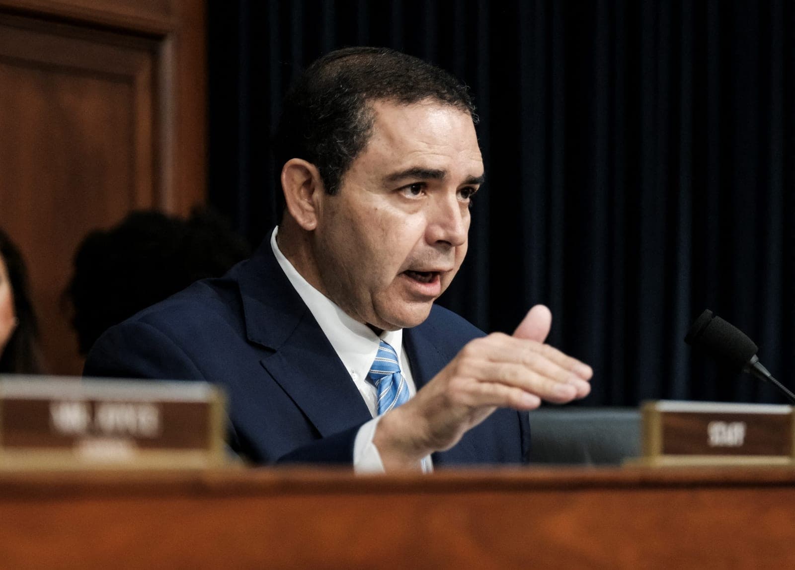 Which 6 House Democrats voted with Republicans to end the government shutdown?
