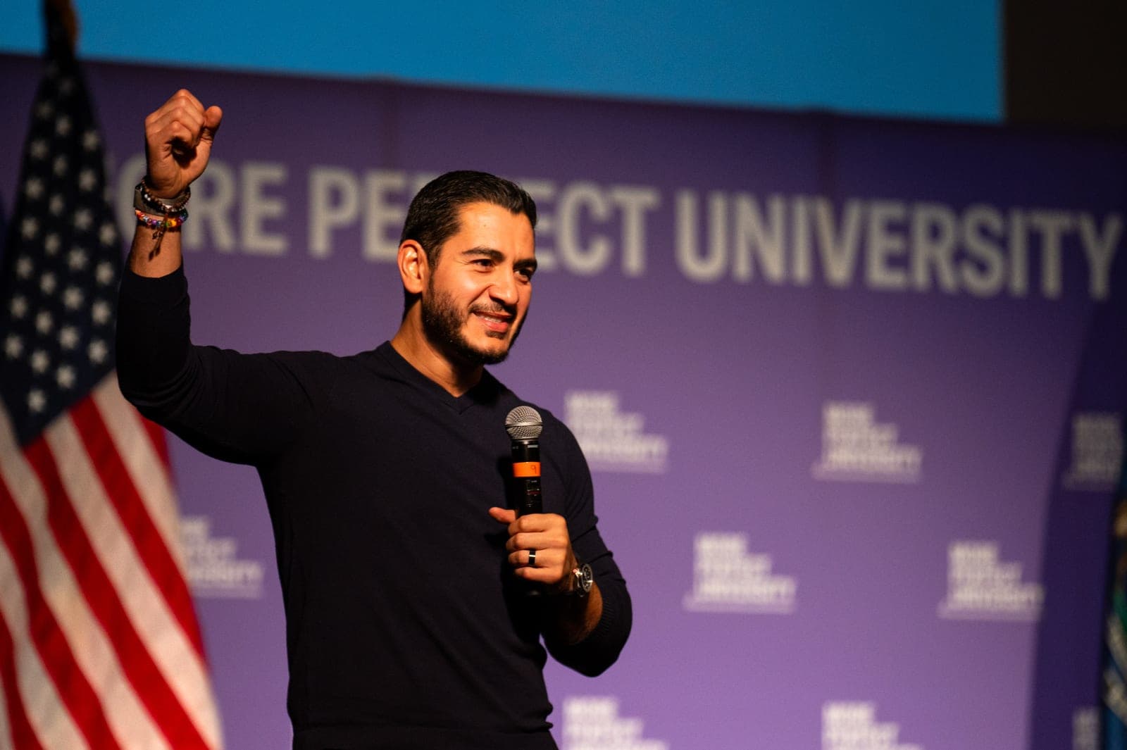 Abdul El-Sayed campaigns to students at town hall
