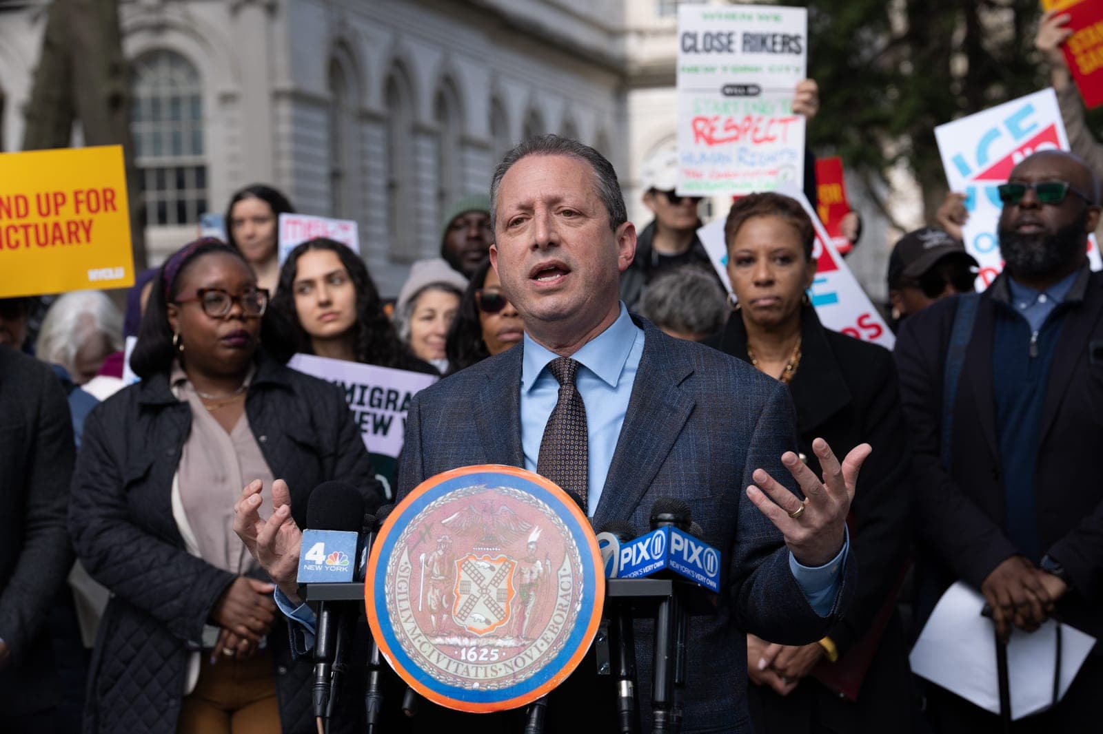Backed by Mamdani, Comptroller Brad Lander kicks off campaign against NYC Congressman Dan Goldman