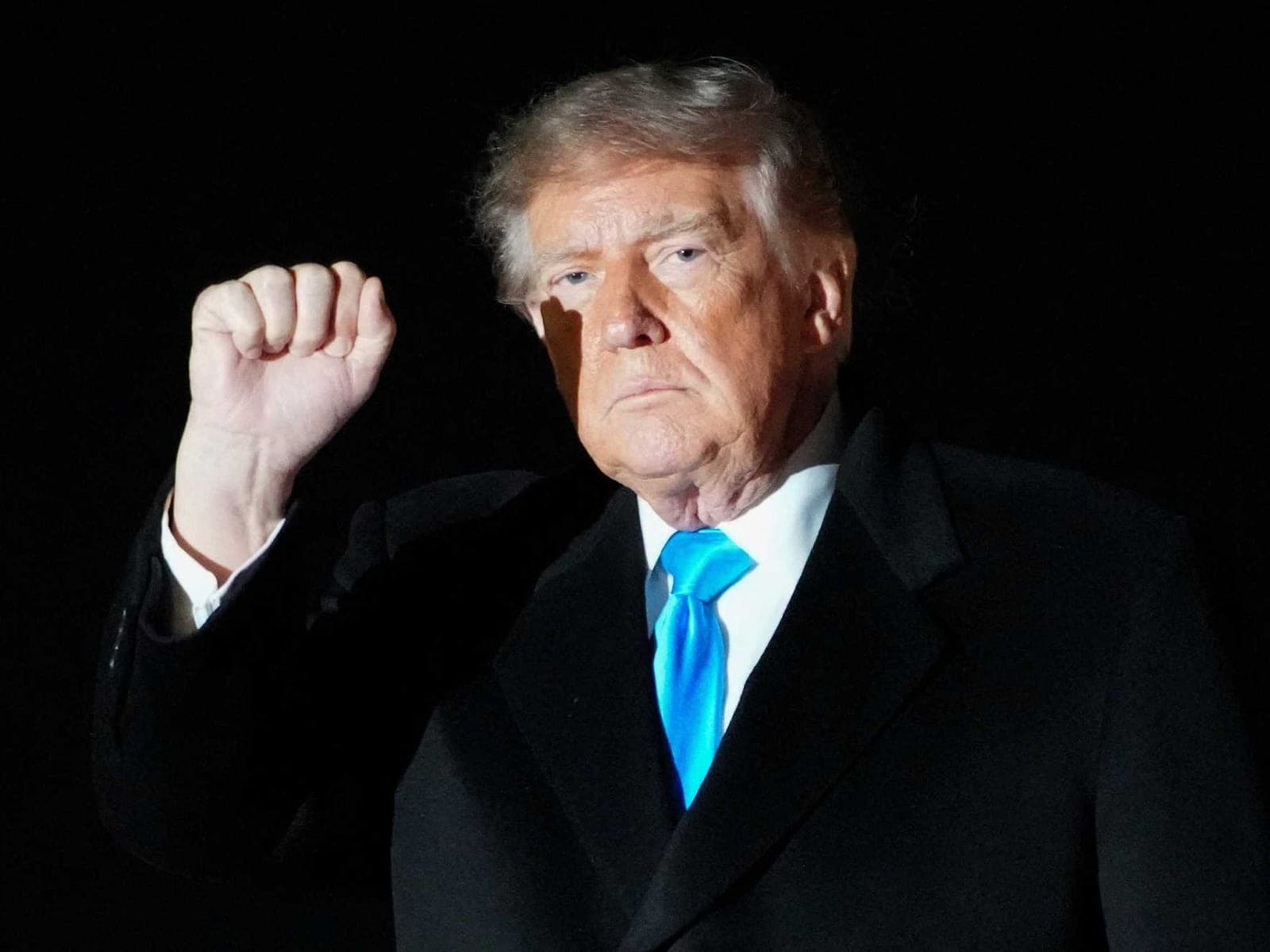 Trump smears Muslims in unhinged late-night attack on surging Democrat