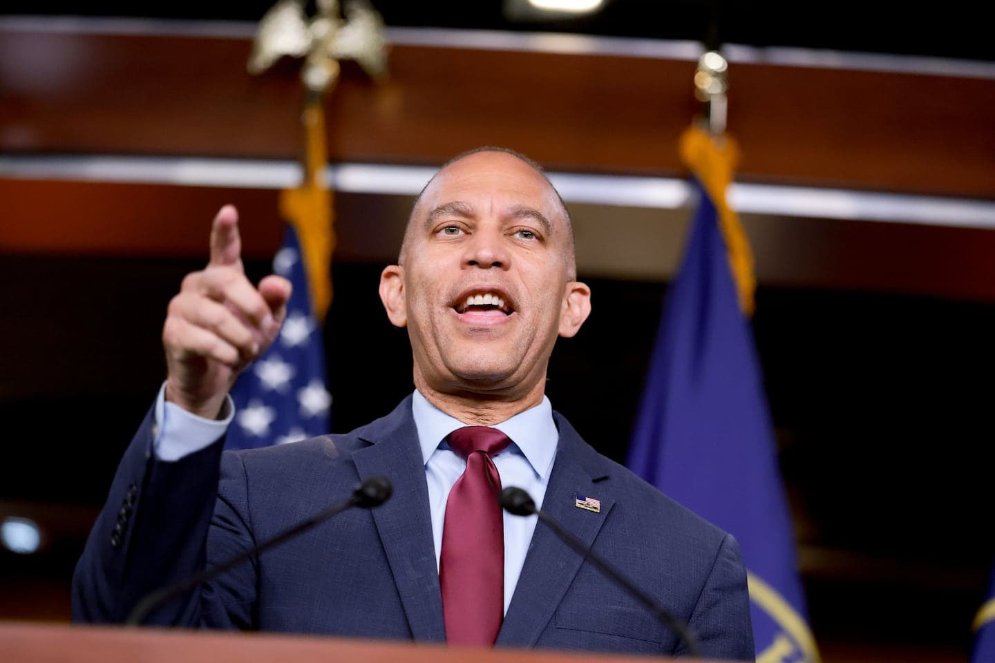House Democratic leader Hakeem Jeffries kicks off 100 days till midterms