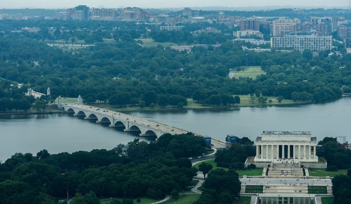 Protesters demand Trump withdraw 250-foot Memorial Circle arch, call it illegal