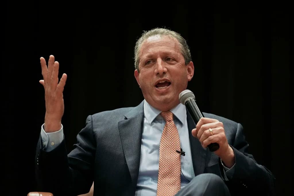 Brad Lander spurns AIPAC in primary challenge to Dan Goldman