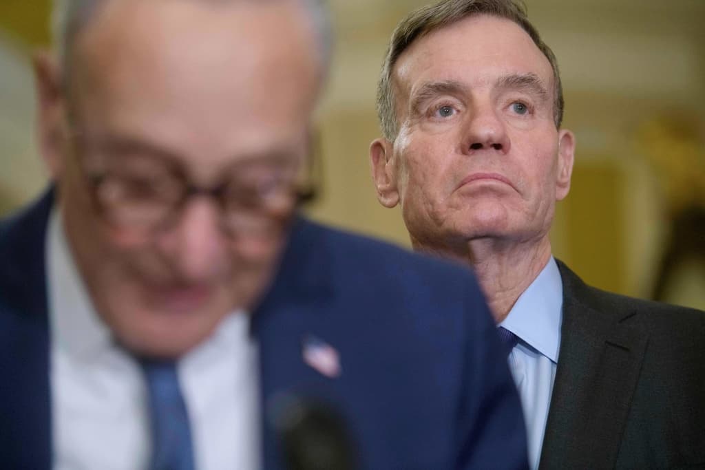 Democrats walk Venezuela tightrope as some praise Maduro's ouster
