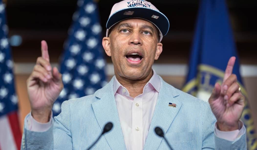 Hakeem Jeffries Humiliated After Trump Attack Backfires