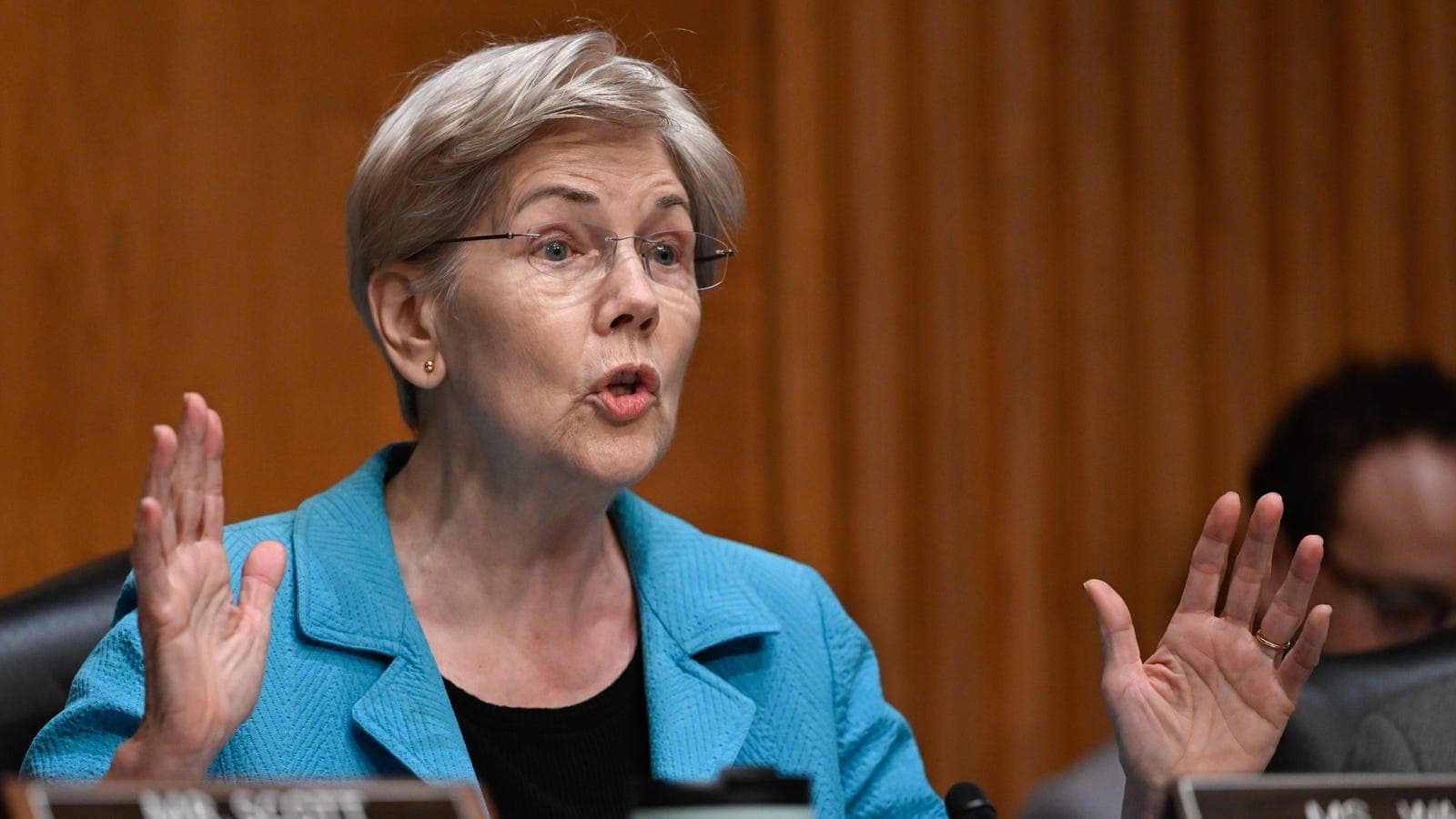 Elizabeth Warren Demands Investigation of Trump-Linked Crypto Firm