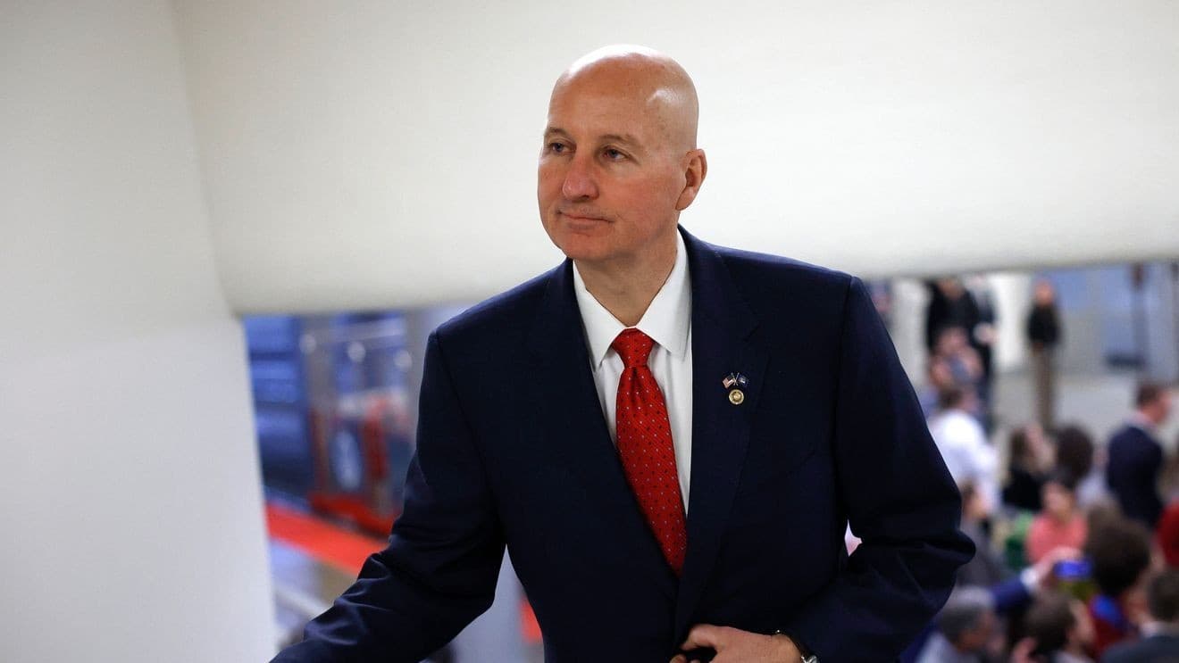 Senator apologizes to reporter after using Capitol Police to block questions