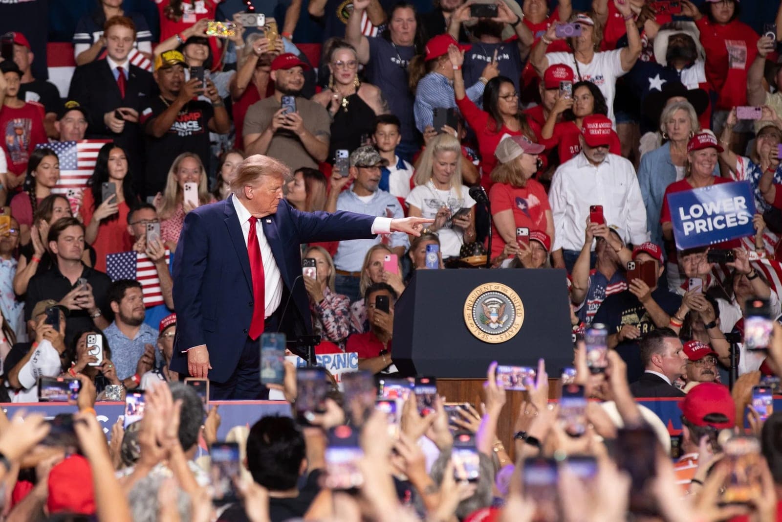Trump makes last-minute pitch in San Antonio after upending the GOP map