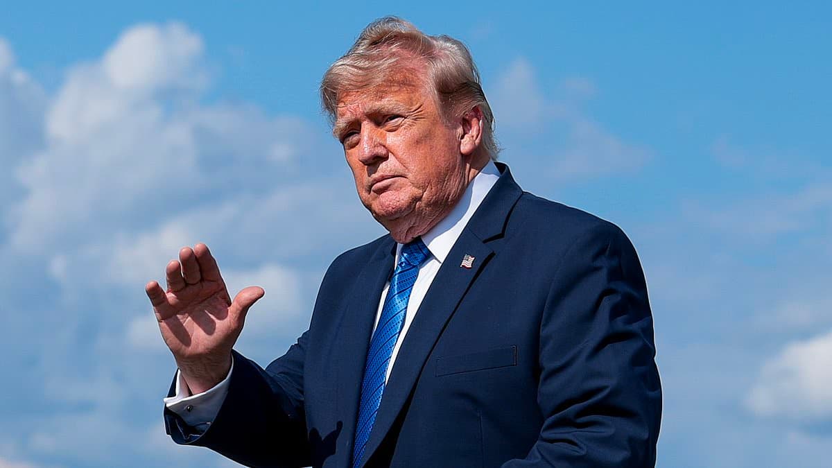 Trump announces controversial plan to keep Todd Blanche as acting Attorney General after Republicans torpedo confirmation