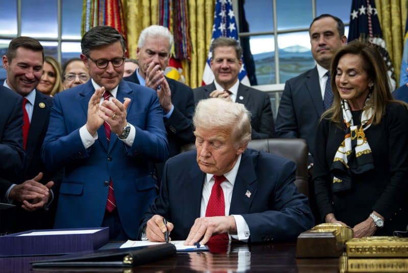 House convenes, plans vote on stopgap funding to end shutdown