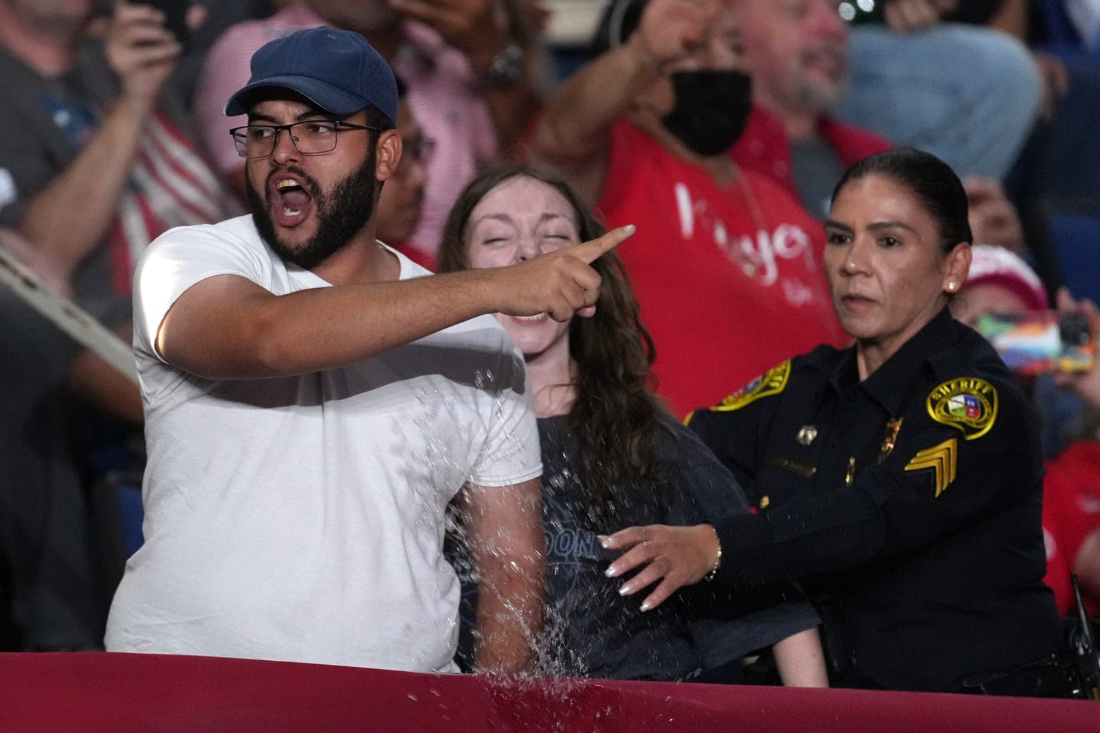 Trump faces hecklers while making high-profile Texas campaign push
