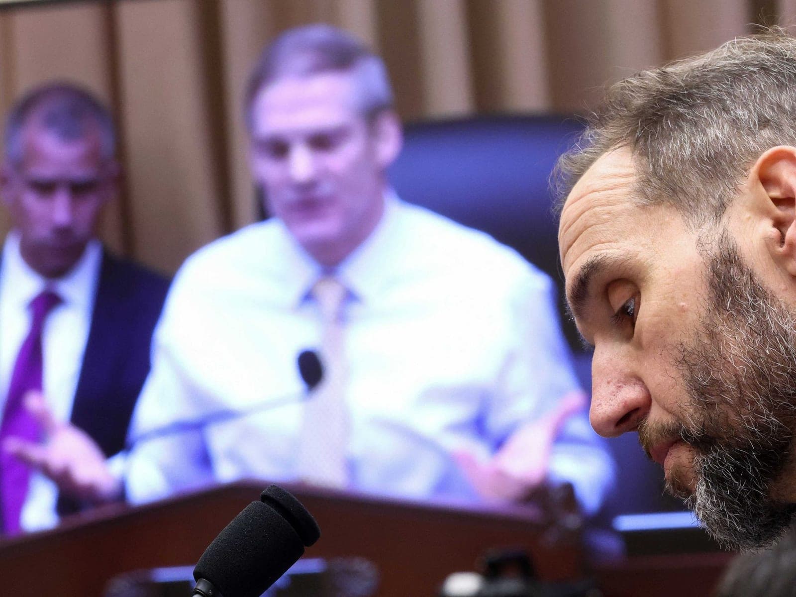 Rock legend joins in mockery of embarrassed GOP senator as Jack Smith attends concert