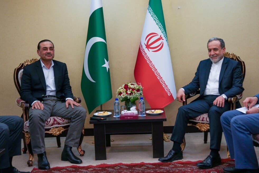 Pakistani delegation meets in Tehran hoping for more US-Iran talks before ceasefire ends - AP News