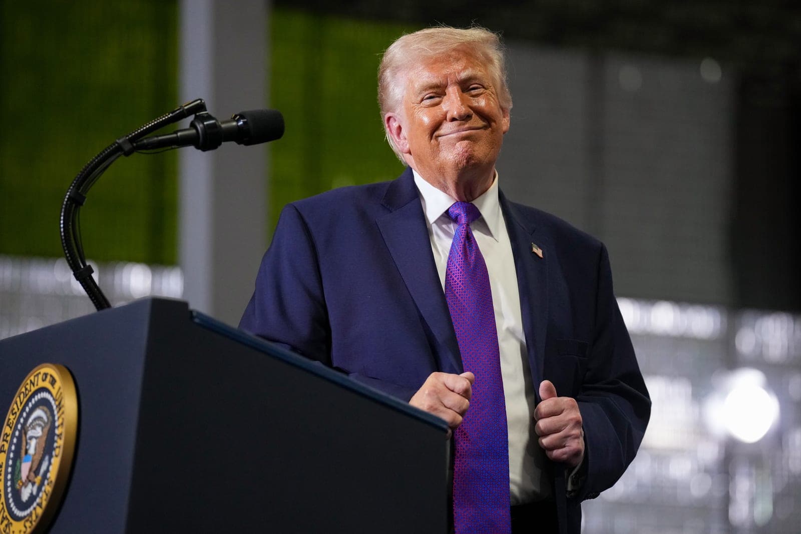 Trump slams Thomas Massie at Kentucky rally bolstering support for the Iran war