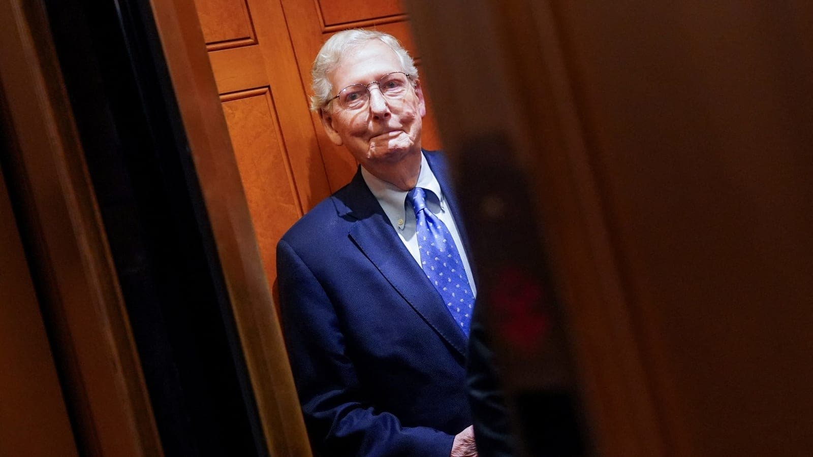 Mitch Mcconnell wife's strange move after CPR raises eyebrows: 'So when you have a person who…'