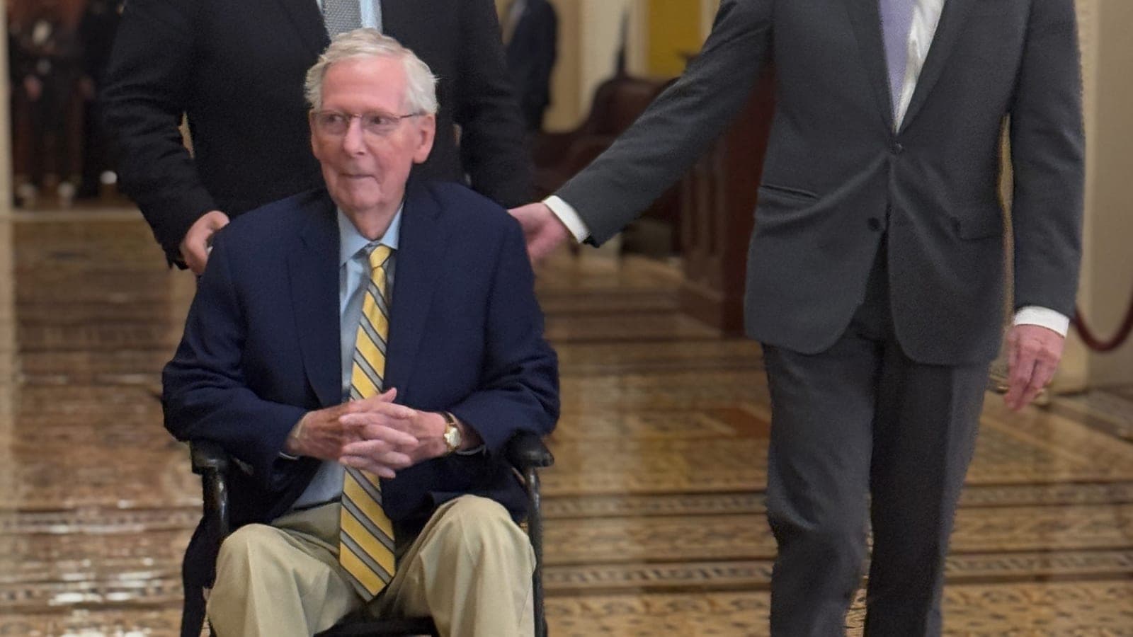 Kentucky Sen. Mitch McConnell returns to Capitol Hill to resume Senate work