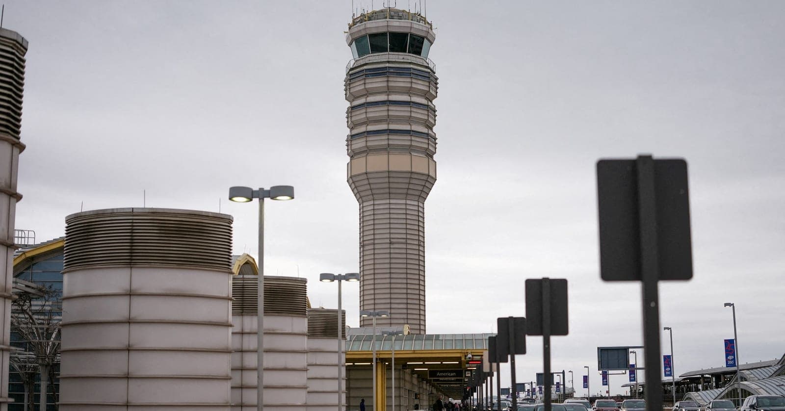 US aircraft communications with FAA 'incredibly insecure,' senator says