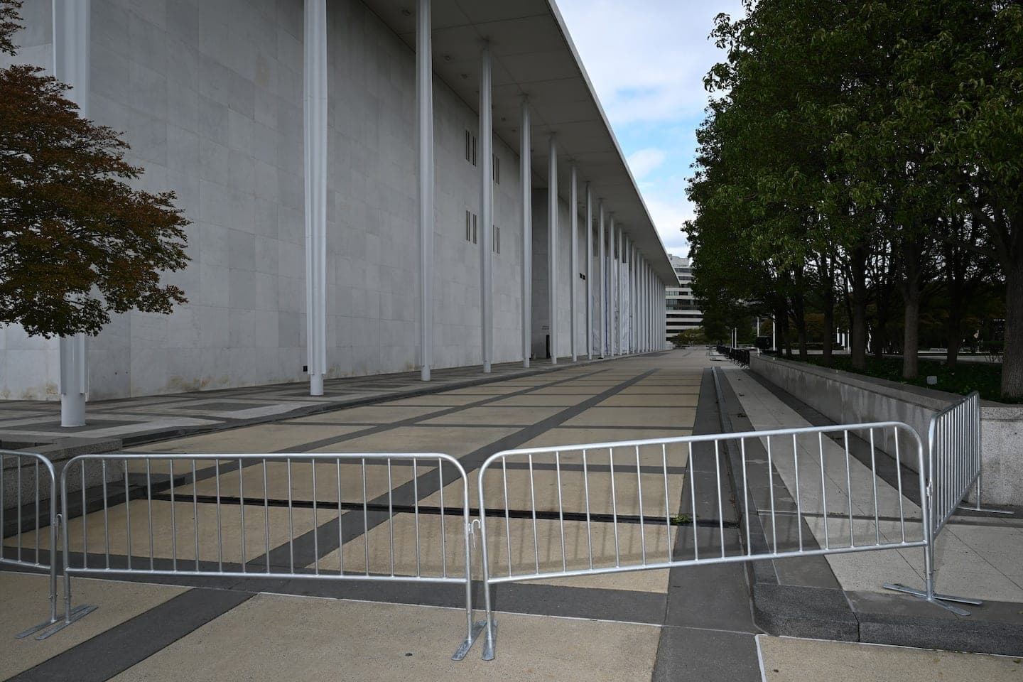 GOP senator blocks bill to stop Trump from demolishing Kennedy Center - The Washington Post