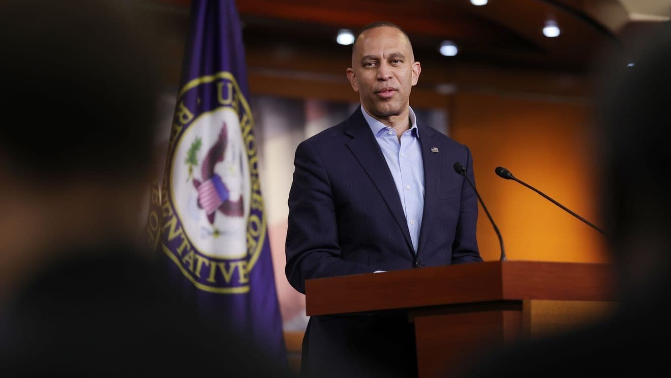 Trump says Hakeem Jeffries should be charged with inciting violence