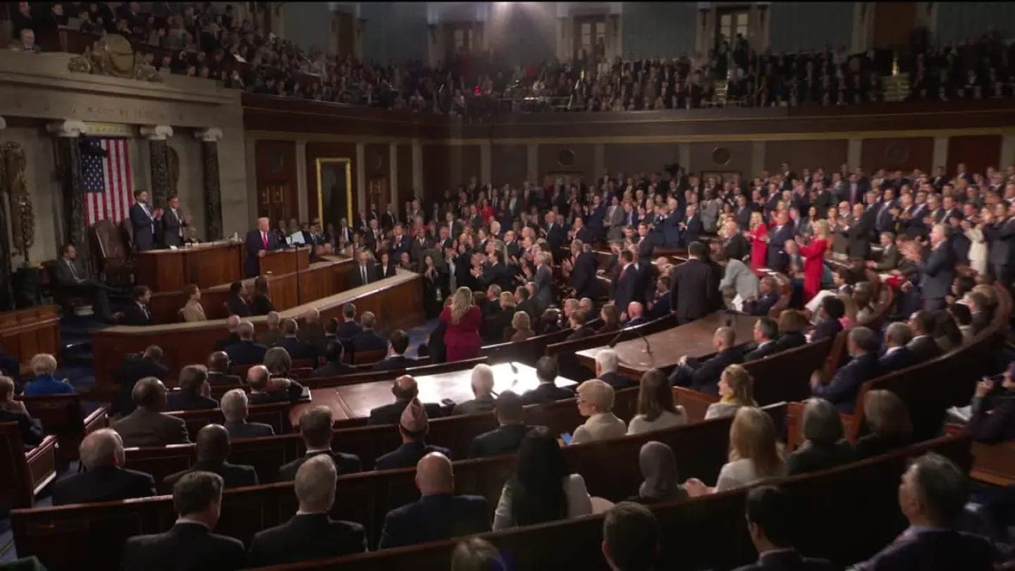 Oklahoma Sen. Markwayne Mullin confronts Rep. Al Green during State of the Union Address