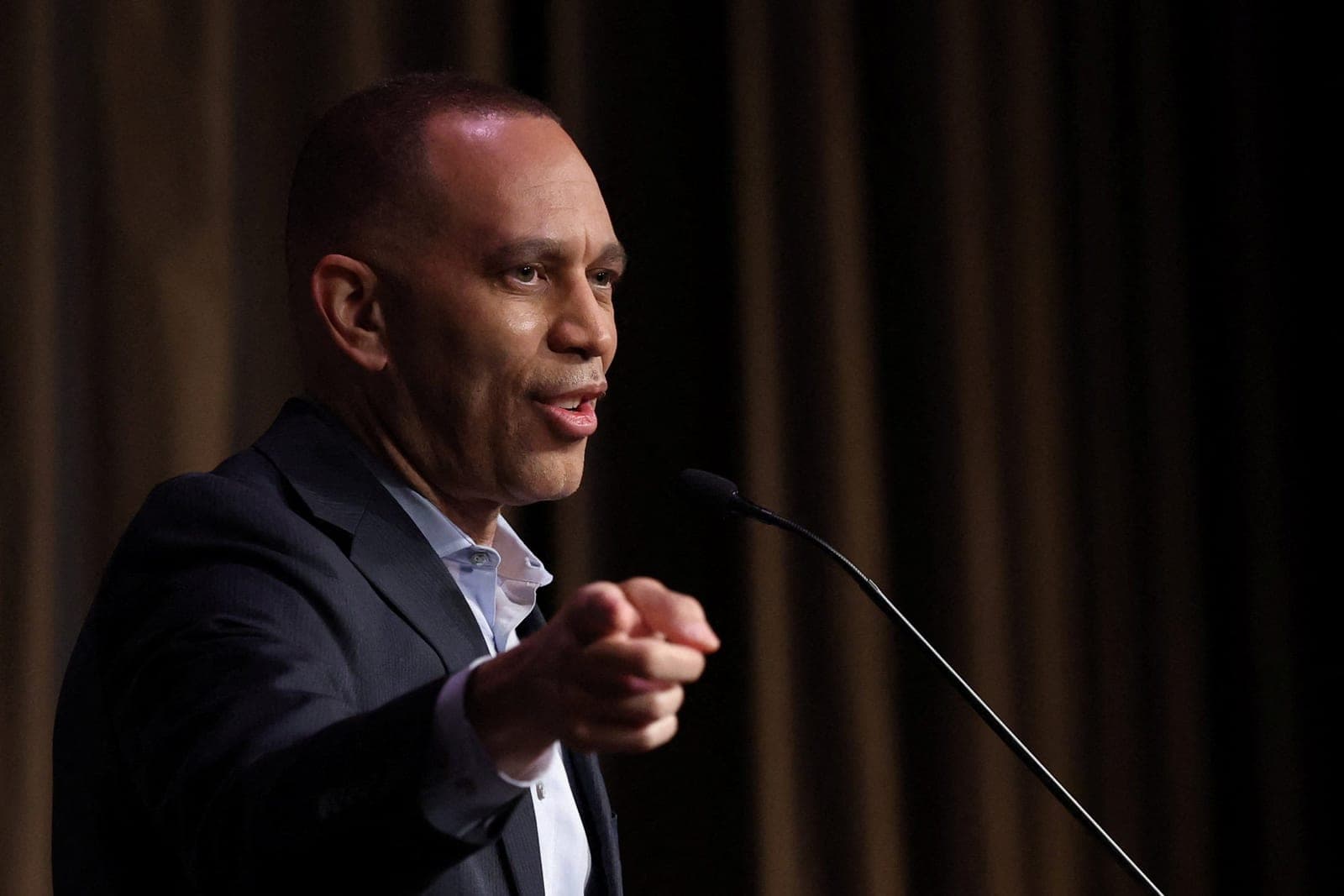 Trump calls for Hakeem Jeffries' impeachment. Can that happen?