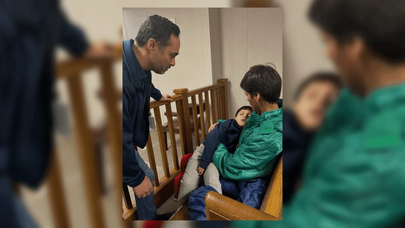 Castro, Democrats visit Dilley Detention Center to meet detained 5-year-old, father