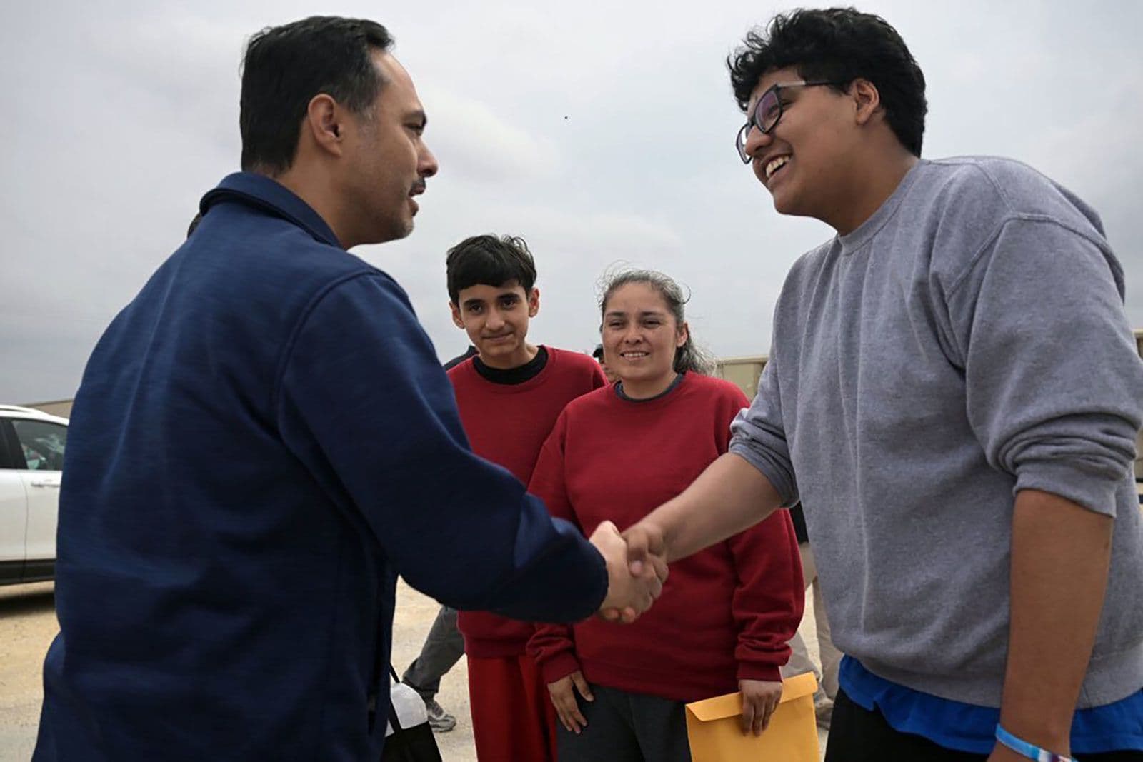 Mariachi-playing brothers and their parents are released from ICE custody, lawmakers say