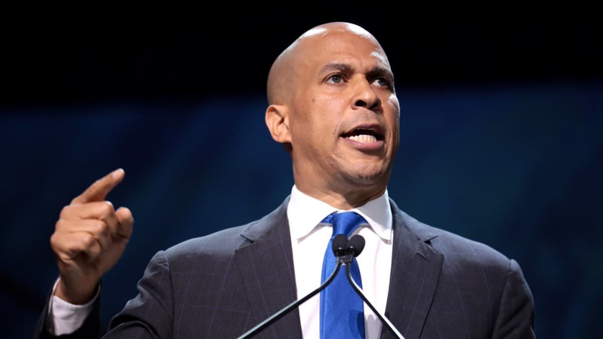 'We have two criminal presidents': Sen. Cory Booker says people should be 'very worried' about Trump and Netanyahu over Middle East conflict