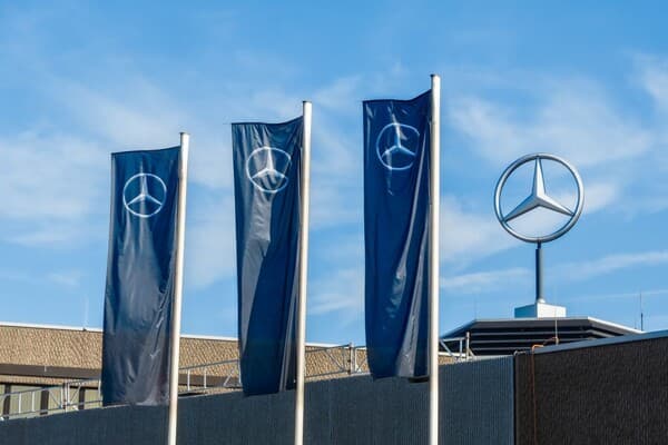 U.S. Senate pushes curbs on carmakers with 15 percent or more Chinese ownership; Benz exempted - 디지털투데이
