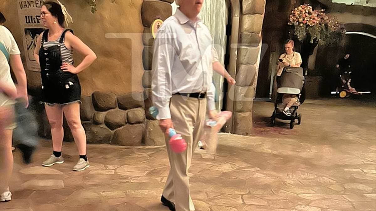 Megyn Kelly eviscerates warmonger Lindsey Graham for going to Disney