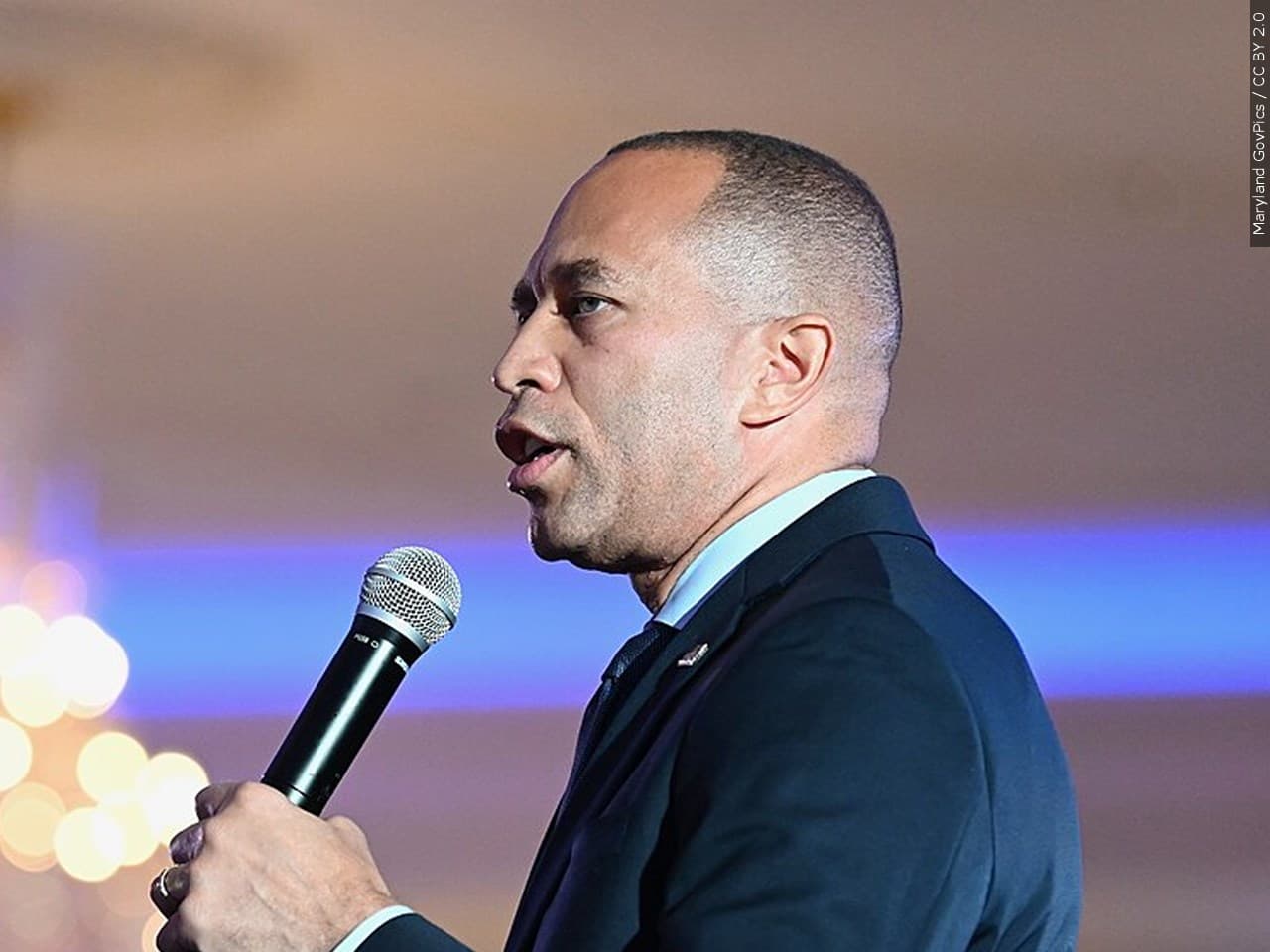 House Democratic leader Hakeem Jeffries kicks off 100 days till midterms with affordability agenda