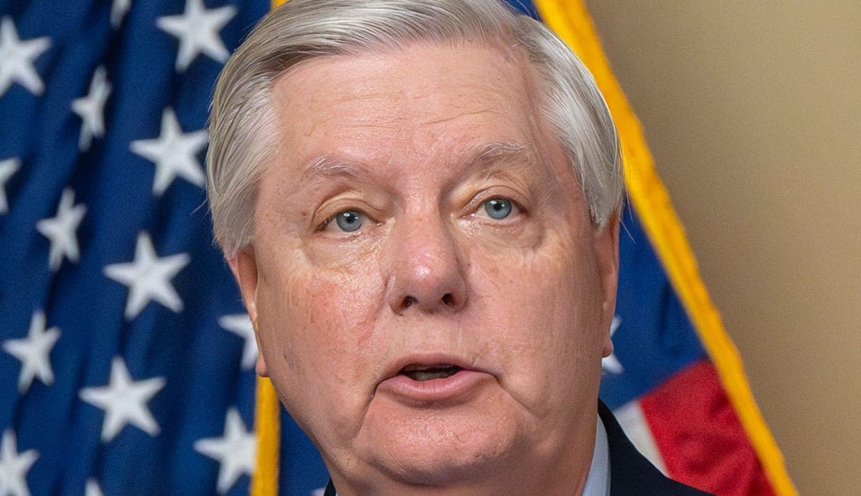 Lindsey Graham Wants Taxpayers to Fund $400M Trump Ballroom, Paul Plan Called "A Fraudulent Shell Game"