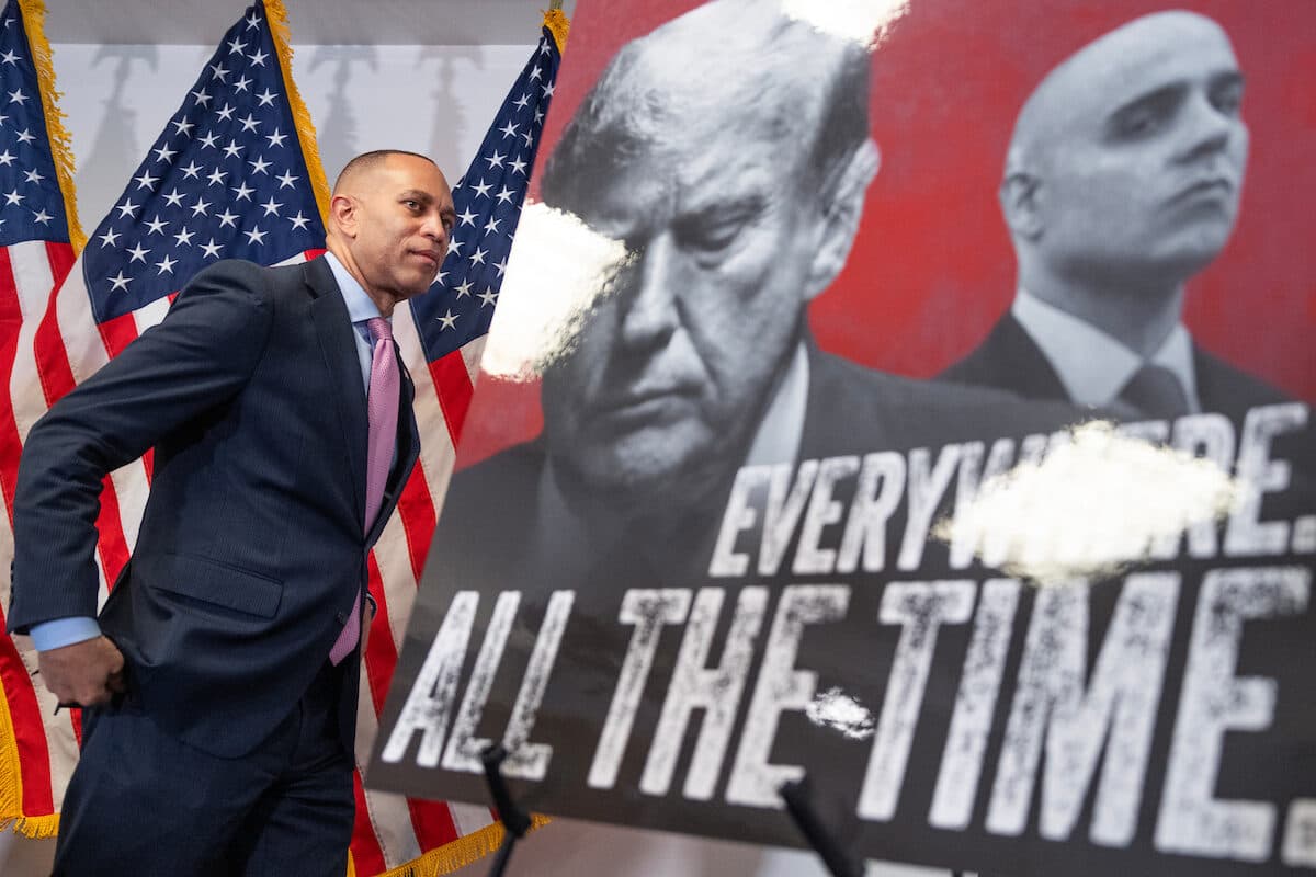Democrats celebrate Virginia redistricting win as Jeffries vows ‘maximum warfare’