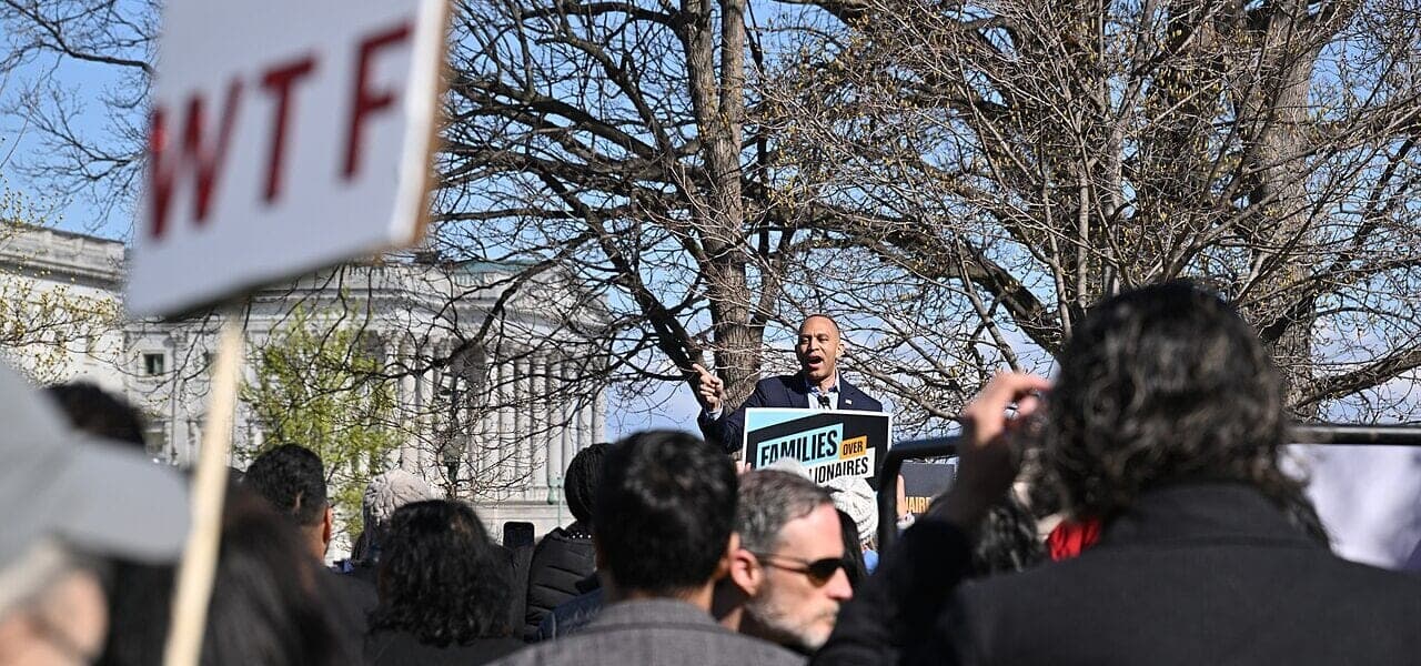 The House Should Censure Hakeem Jeffries