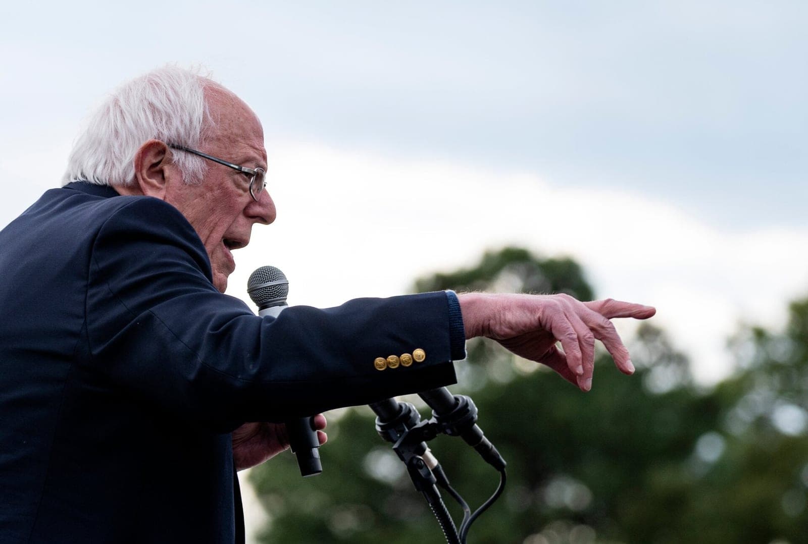 Bernie Sanders Introduces Bill to Pause AI Data Center Construction, Warns of 'Cataclysmic Changes'