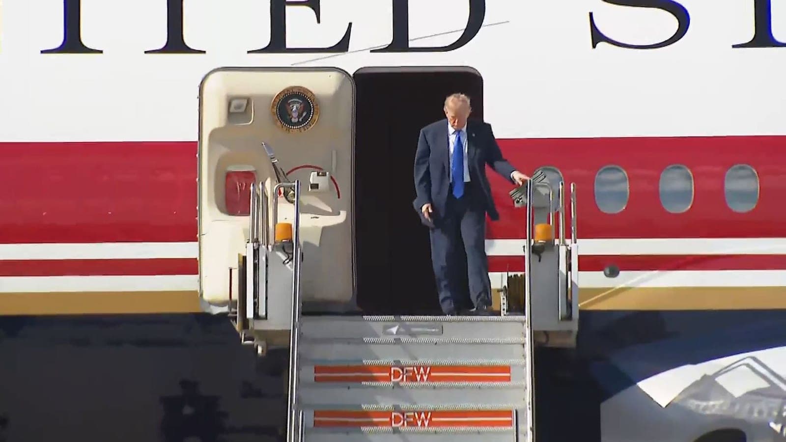 Trump touts manufacturing, backs Paxton during visit to Peterbilt in Denton
