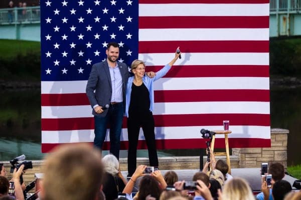 Elizabeth Warren to campaign in Iowa for Wahls Senate bid