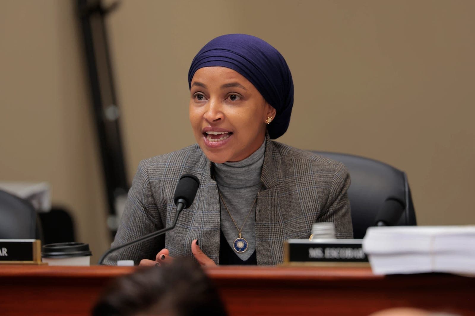 Did Ilhan Omar know Anthony Kazmierczak from before? Viral pictures with attacker debunked as 'staged' cries run amok online