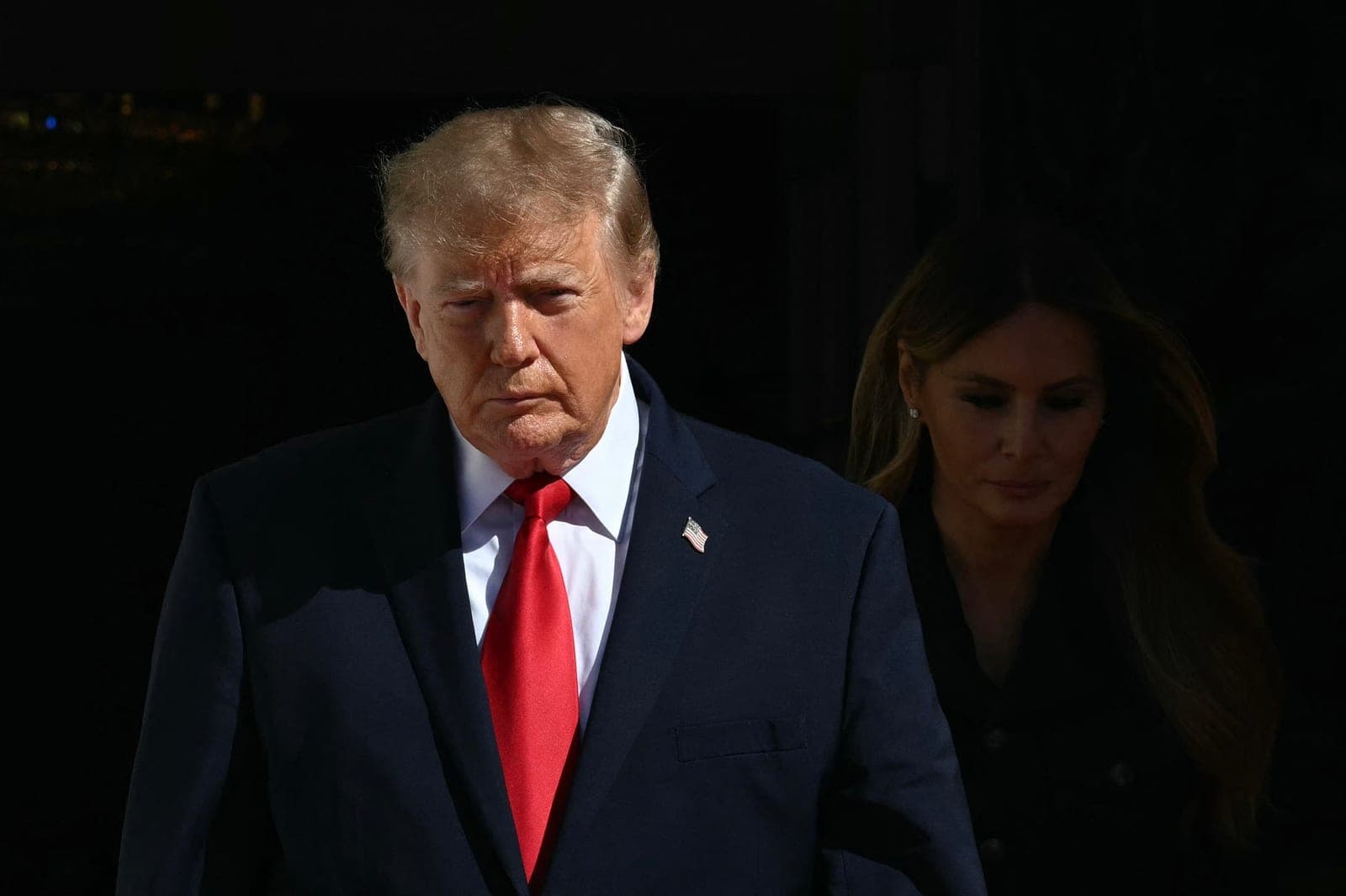 Democrat Files 26 Impeachment Articles Against Trump Over War, ICE, Corruption