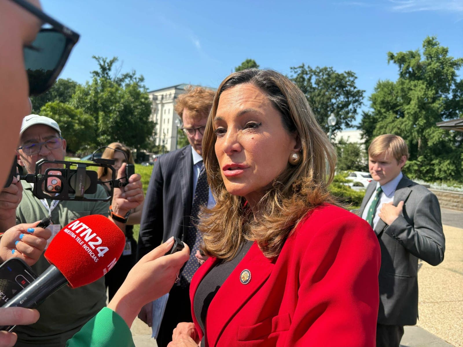 Conservative commentators pile on María Elvira Salazar over Donald Trump immigration rebuke