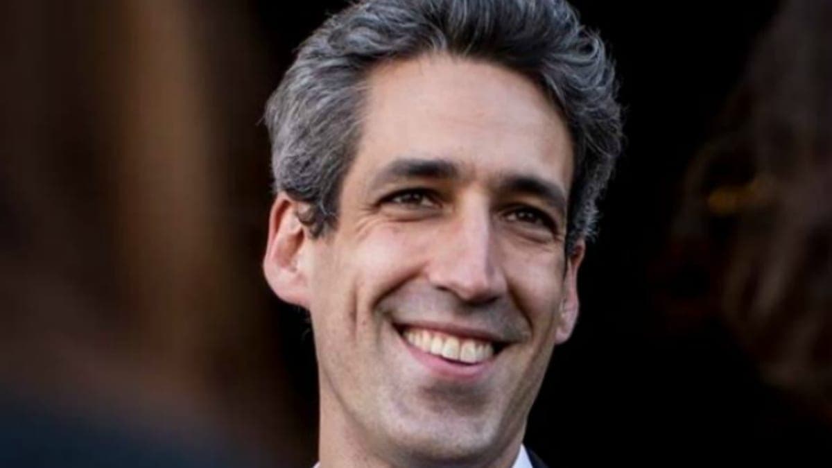 Daniel Biss projected to win 9th District Democratic primary
