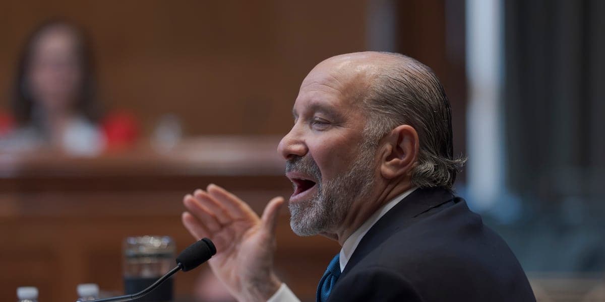 Shaheen confronts commerce secretary over decline in Canadian tourism