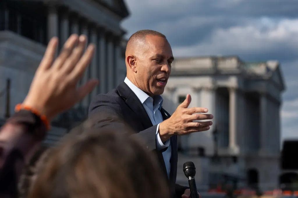 Jeffries pans Trump AI agreement as ‘entirely unenforceable’
